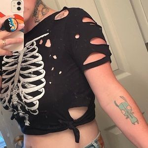 Crop Tshirt Ribcage Distressed